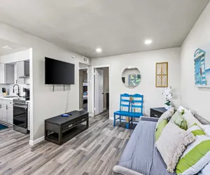 Photo 2 - Sandy Shores Suite 6