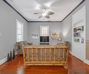 Photo 5 - McKensie Cottage- Mid-town- 3 BR- 2 BA