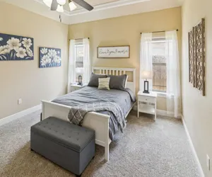 Photo 4 - Gorgeous 4BR Dakota Springs Home