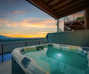 Photo 2 - All-New Luxe Stay Views, Sauna & Hot Tub close SKI
