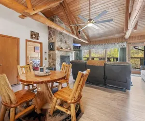 Photo 4 - Austin's Mountain Hideaway