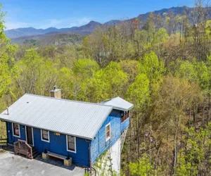 Photo 2 - Austin's Mountain Hideaway