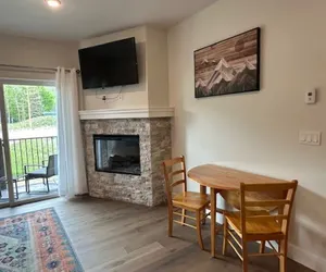 Photo 2 - Luxury Stay Meets Family Fun: Premier 1BR Retreat