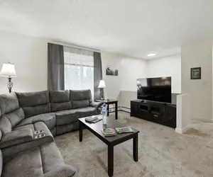 Photo 2 - Anchorage 5BR Retreat Hikes, City & Comfort