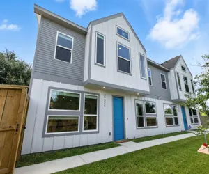 Photo 4 - Houston Cozy Retreat | 3BR 3BA | Downtown Views