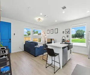 Photo 2 - Houston Cozy Retreat | 3BR 3BA | Downtown Views
