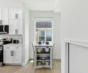Photo 2 - Houston Cozy Retreat | 3BR 3BA | Downtown Views