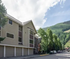 Photo 2 - Sundance Condos 202
