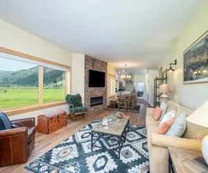 Photo 3 - Sundance Condos 202