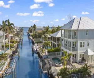 Photo 5 - 143 Catch and Relax: 5BR Home w/ Pool & Spa!