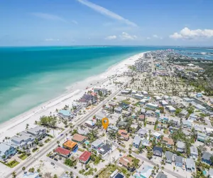 Photo 5 - 130 Tiki Tides: 2BR w/ Outdoor Tiki Bar!