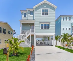 Photo 3 - 209 Seabreeze Escape: NEW Spacious 5-Bedroom Pool Home