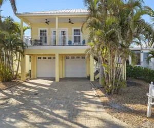 Photo 2 - 241 Oasis Pearl: 3BR Pool Home!