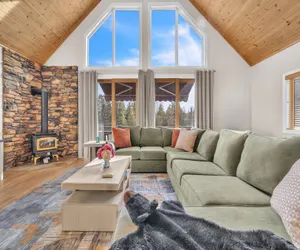 Photo 4 - Stunning 3-Bedroom Retreat with Loft – Ideal for Families & Friends