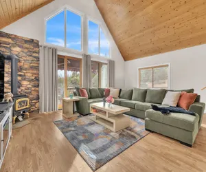 Photo 3 - Stunning 3-Bedroom Retreat with Loft – Ideal for Families & Friends