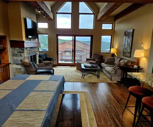 Photo 2 - Scotchman View - Luxury 3BR with Balcony