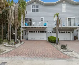 Photo 5 - North Beach Village #62