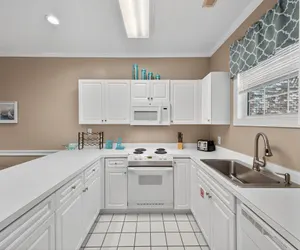 Photo 4 - Magnolia Place 4691-103