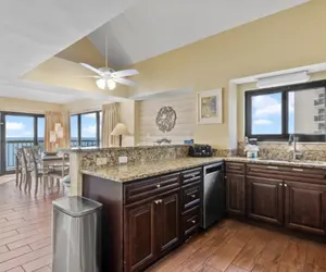 Photo 4 - Savoy Penthouse 603