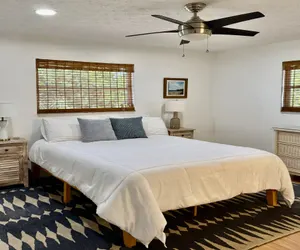 Photo 2 - Naples Park Cottage 106th 6 blocks off ocean