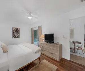 Photo 5 - Naples Henrie Hideaway - Private Pool, pet friendly 12 mins from Beach & Downtown