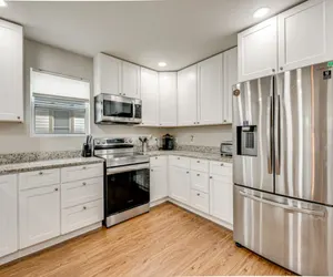 Photo 5 - Spacious Family Retreat Near Airport