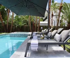 Photo 3 - Friendly Fox Luxury Pool & Spa - Near DT & Beach
