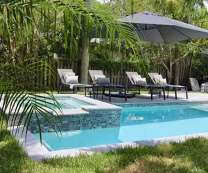 Photo 2 - Friendly Fox Luxury Pool & Spa - Near DT & Beach