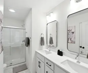 Photo 5 - Hawkeye Heaven-Modern Townhome Retreat in Iowa City