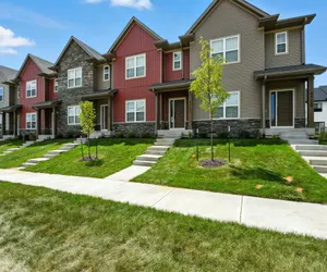 Photo 3 - Hawkeye Heaven-Modern Townhome Retreat in Iowa City
