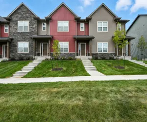 Photo 5 - Hawkeye Heaven-Modern Townhome Retreat in Iowa City
