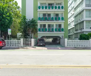 Photo 5 - Airy Chic Zen South Beach King Parking Available