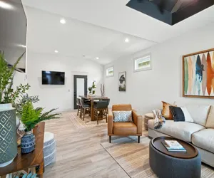 Photo 5 - Brand New Cool Comfy Lawrence Retreat