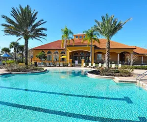 Photo 4 - Luxury Villa Near Disney 6 Bd Home with Private Pool and Resort