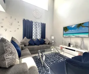 Photo 5 - Luxury Villa Near Disney 6 Bd Home with Private Pool and Resort