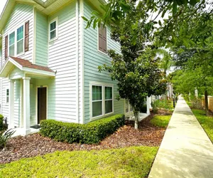Photo 2 - Minions Themed 4 bedrooms Home Near Disney Sleeps 10