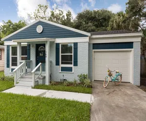 Photo 2 - Charming Downtown Cottage