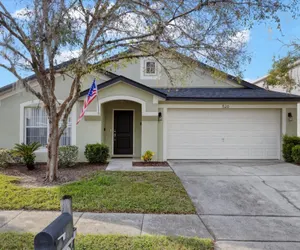 Photo 2 - Villa Minutes from Disney 4bd 3Bt Private Pool & Games