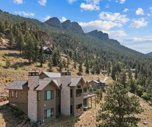 Photo 2 - Clearview Luxury Home at Windcliff