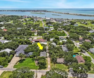 Photo 4 - Rockport Treehouse