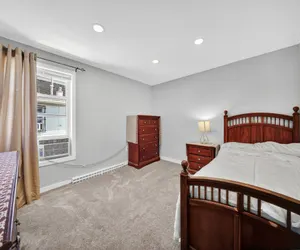 Photo 4 - Stylish Downtown Retreat Steps to NYC