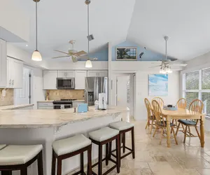 Photo 2 - 5550 Palmetto Paradise: 3BR w/ Gulf Views, Heated Pool