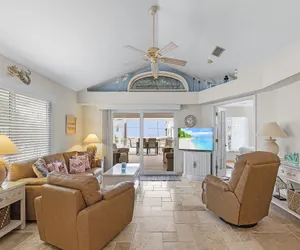 Photo 3 - 5550 Palmetto Paradise: 3BR w/ Gulf Views, Heated Pool