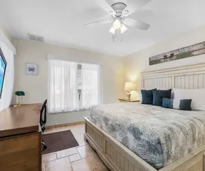 Photo 5 - 5550 Palmetto Paradise: 3BR w/ Gulf Views, Heated Pool