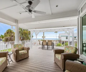 Photo 4 - 5550 Palmetto Paradise: 3BR w/ Gulf Views, Heated Pool