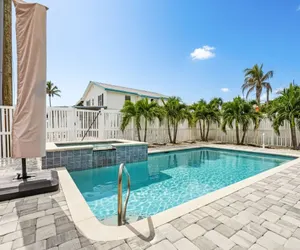 Photo 2 - 5550 Palmetto Paradise: 3BR w/ Gulf Views, Heated Pool