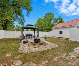 Photo 4 - St. Louis Retreat with Game Room & Yard