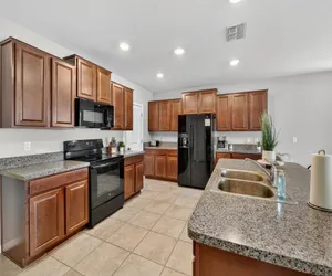 Photo 3 - Spacious Getaway Near Apollo Beach