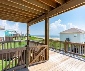 Photo 4 - Oceanfront Manor