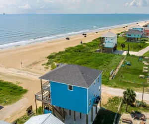 Photo 2 - Oceanfront Manor